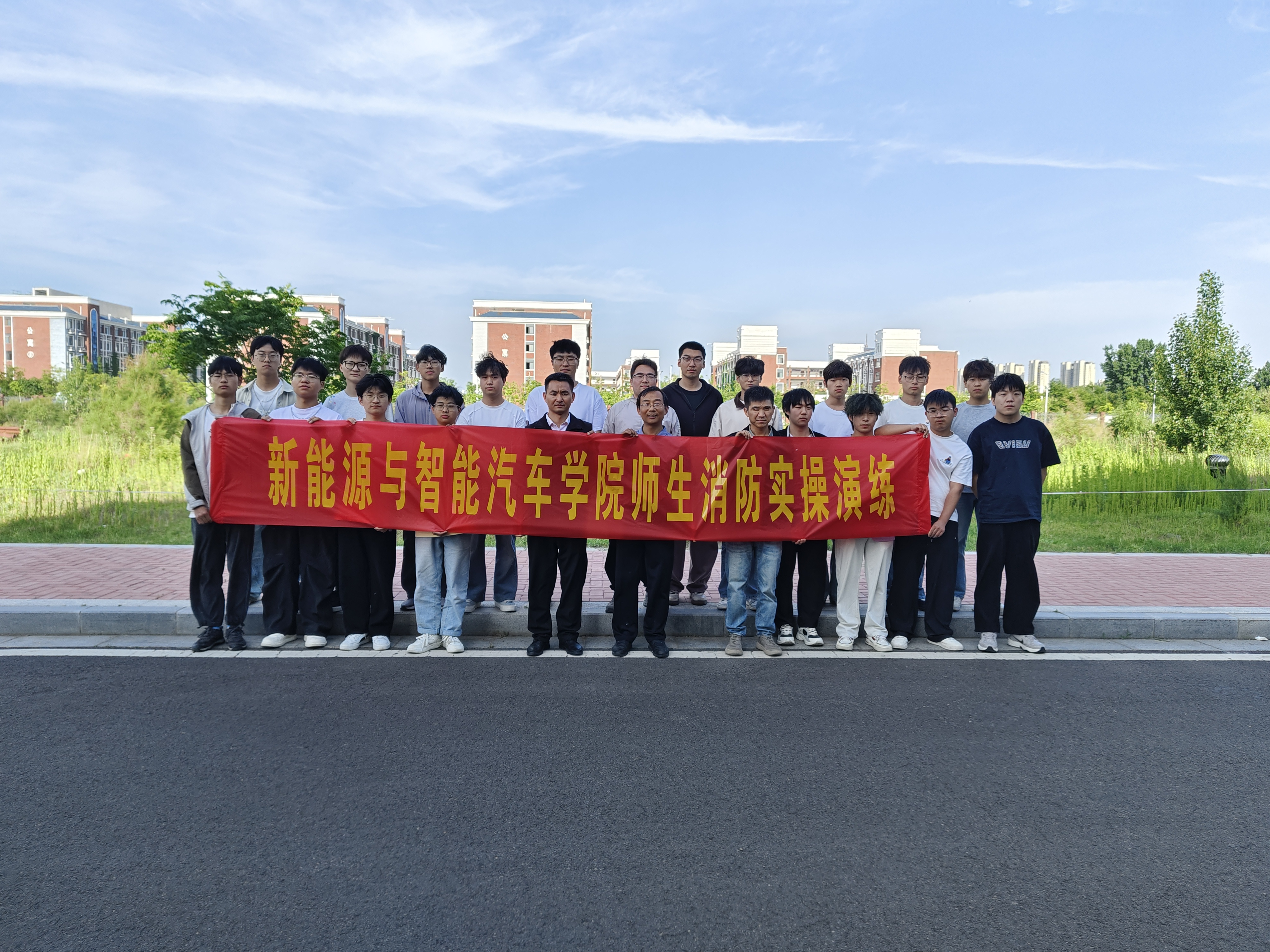 筑牢安全防线 护航师生平安——永利集团y23455开展消防培训和演练活动