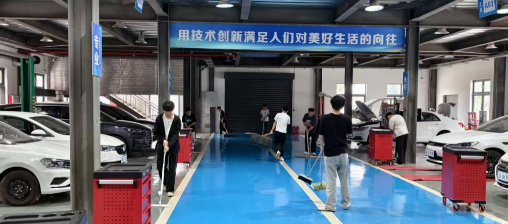 实训阵地“洁”出彩  职教新风育新人——永利集团y23455开展职教活动周实训室清扫专项活动